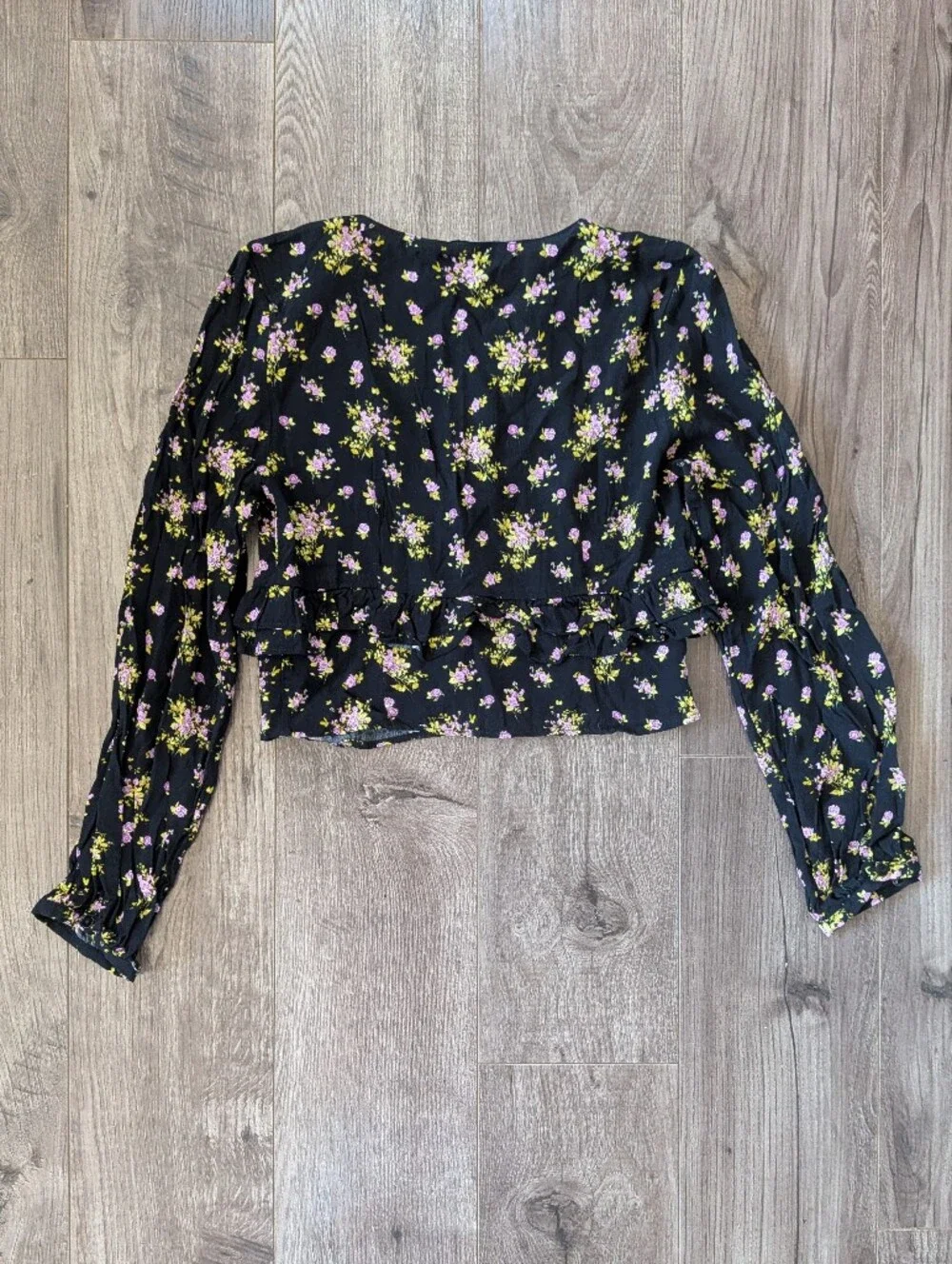 ZARA Cropped Floral V-Neck Ruffle Blouse Black and Pink - Picture 3 of 11